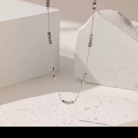 Dainty & Elegant Silver Necklace for Women - Picture 2 of 3